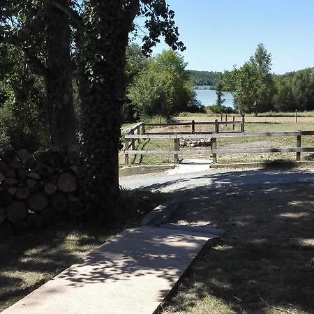 Tatil Evi Gite Au Lac Du Gouyre Puygaillard-de-Quercy