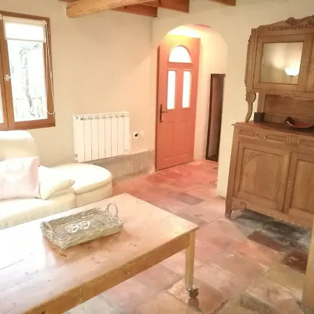 Au Du Gouyre Hébergement de vacances *